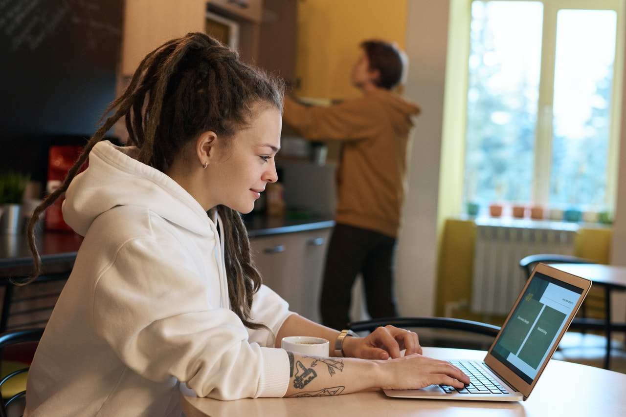 Should Freelancers Establish Themselves as an LLC?